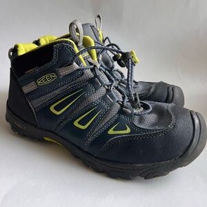 Keen Oakridge waterproof boots Boys 5 UK 37
